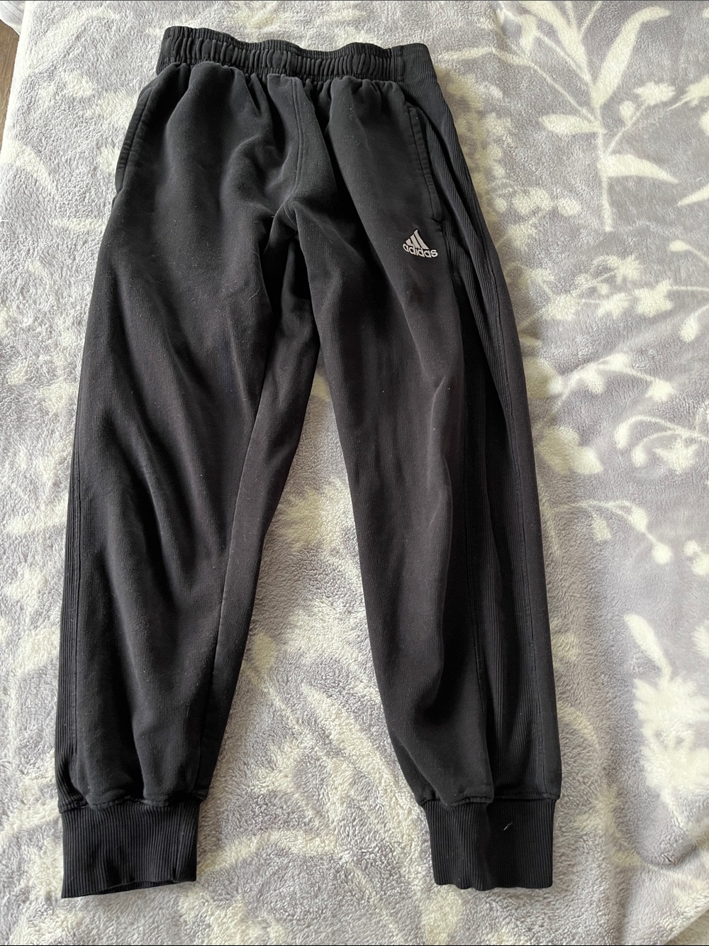 Must Have 4 PC Adidas LS hoodie , Joggers, Tee & Reebok tee Bundle Sz 10-12 - Picture 5 of 13